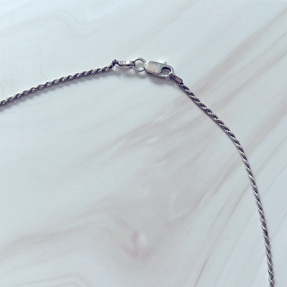 BEAUTIFUL STERLING SILVER NECKLACE - Picture 3 of 3